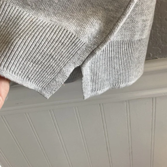Ladies pull over “light “ sweater size S (but fits more like a M) gray/white - Picture 8 of 14